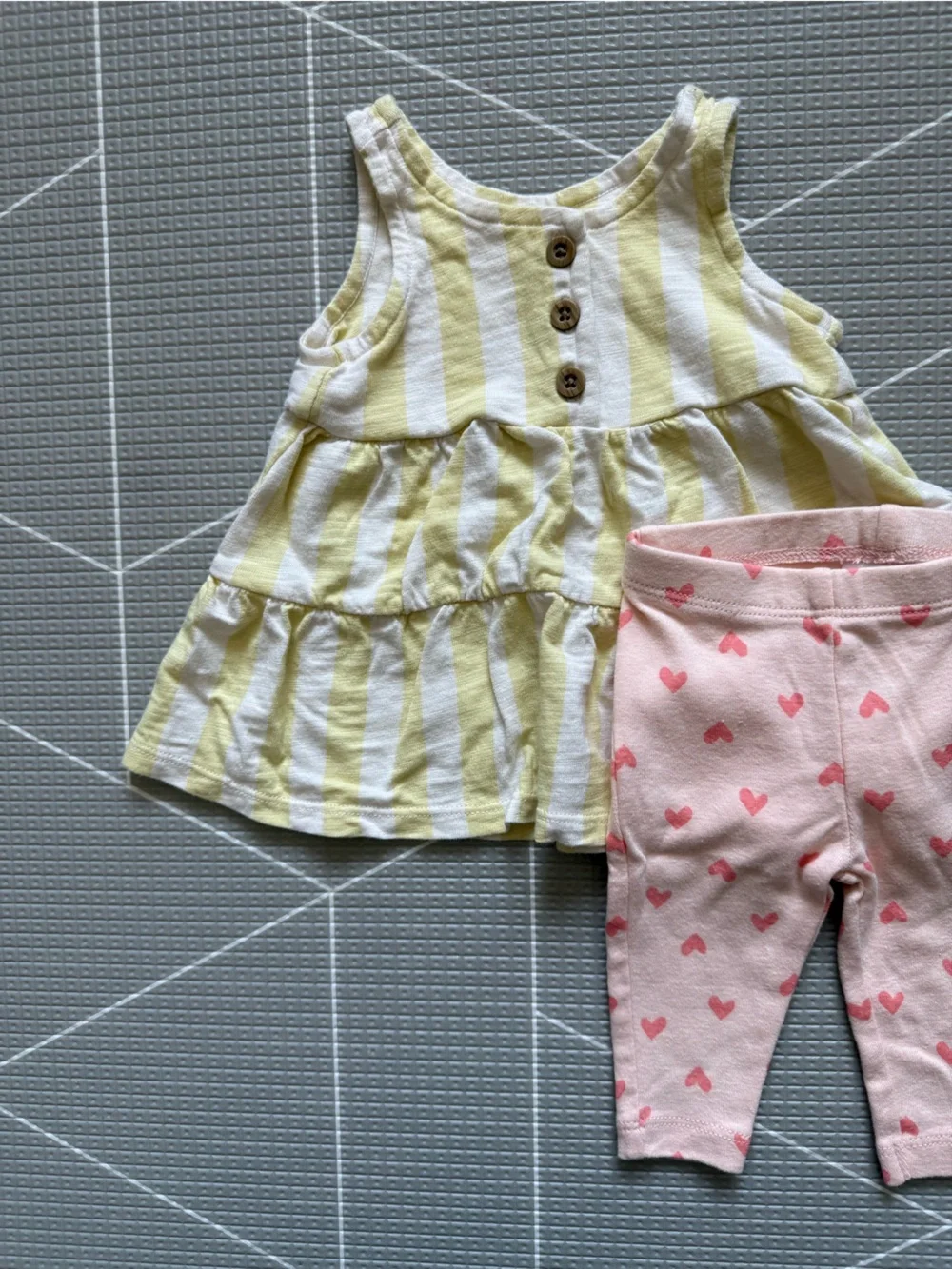 Cloud island|Baby girl set,Striped Yellow Tiered flowy tunic & Heart Leggings•••